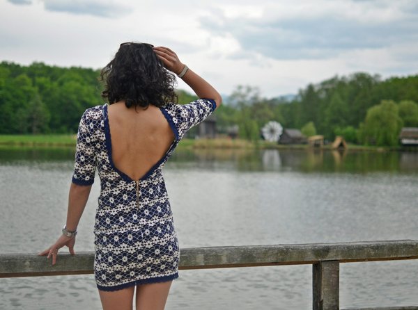 Robes courtes dos nu : élégance et allure sophistiquée